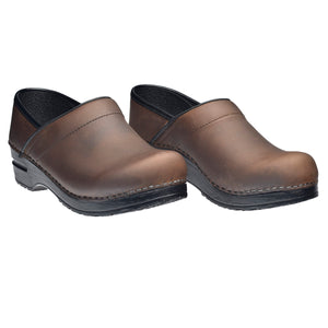 Sanita Pro. Oiled Leather Men&#39;s Clog in Antique Brown Closed Back Clog