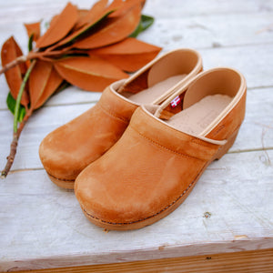 Sanita Pro. Oiled Leather Women&#39;s Clog in Cognac Closed Back Clog